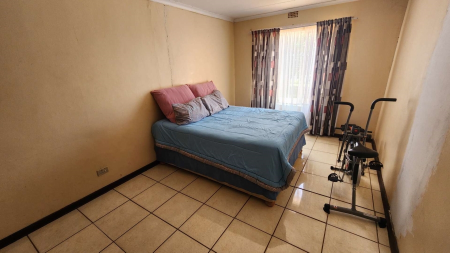 4 Bedroom Property for Sale in Lourierpark Free State